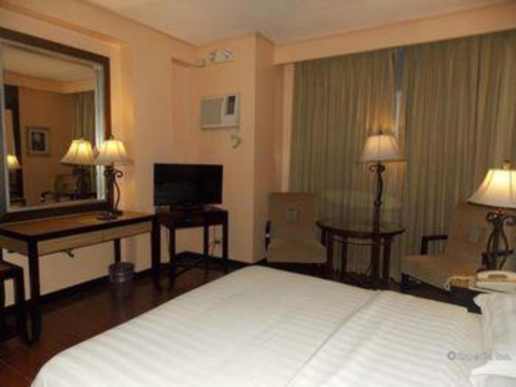 Planta Centro Bacolod Hotel & Residences Exterior photo