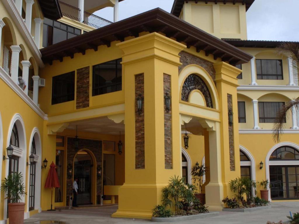 Planta Centro Bacolod Hotel & Residences Exterior photo
