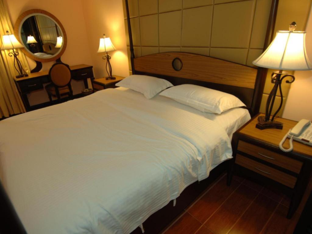 Planta Centro Bacolod Hotel & Residences Exterior photo