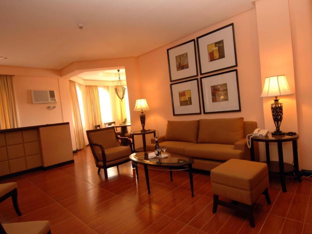 Planta Centro Bacolod Hotel & Residences Exterior photo