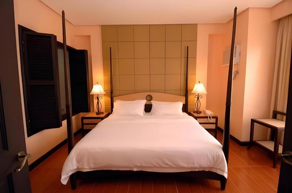 Planta Centro Bacolod Hotel & Residences Exterior photo